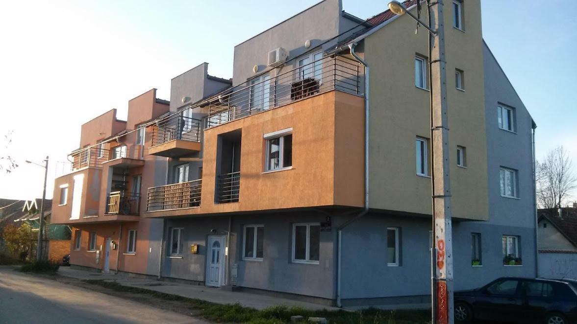 Apartman Tatjana Нови-Сад Экстерьер фото